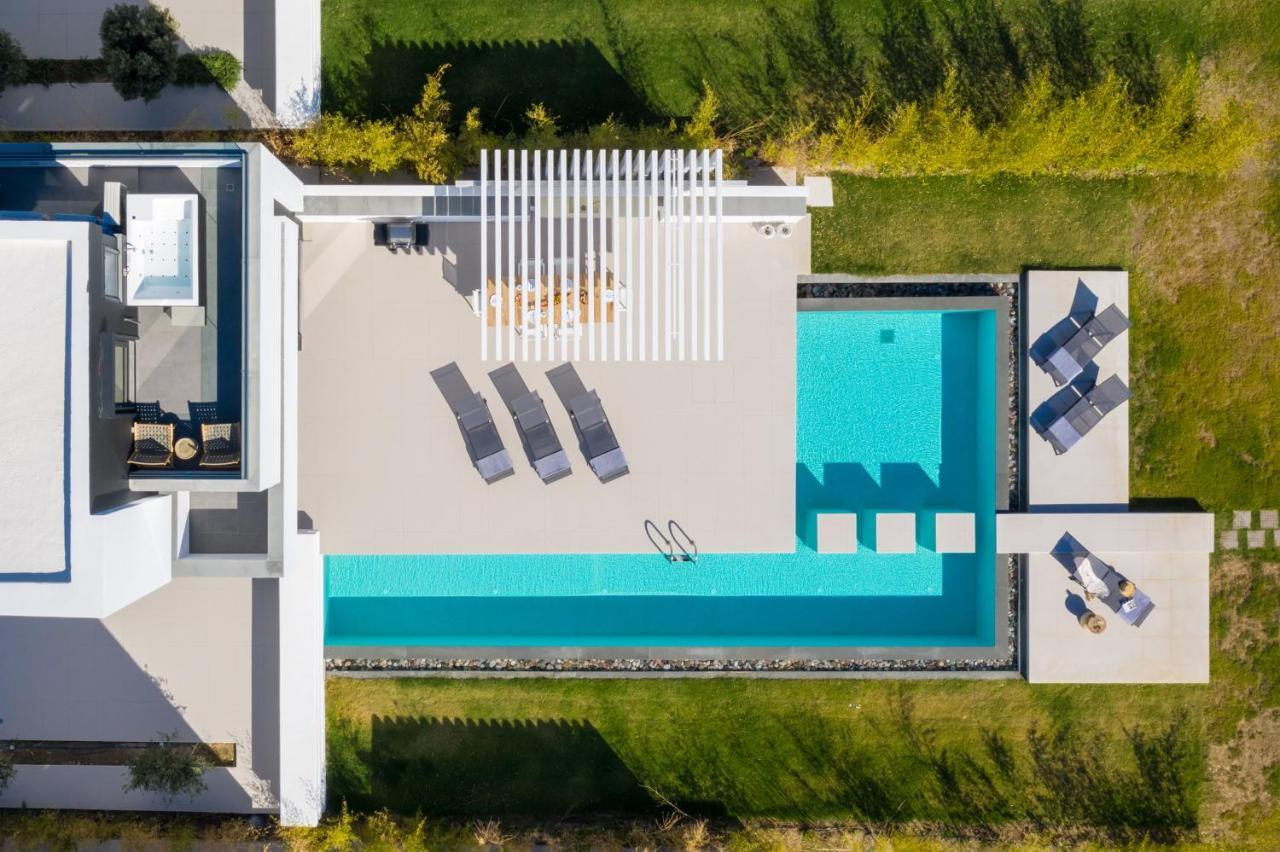 Albatross Beach Front Villas Gennadi