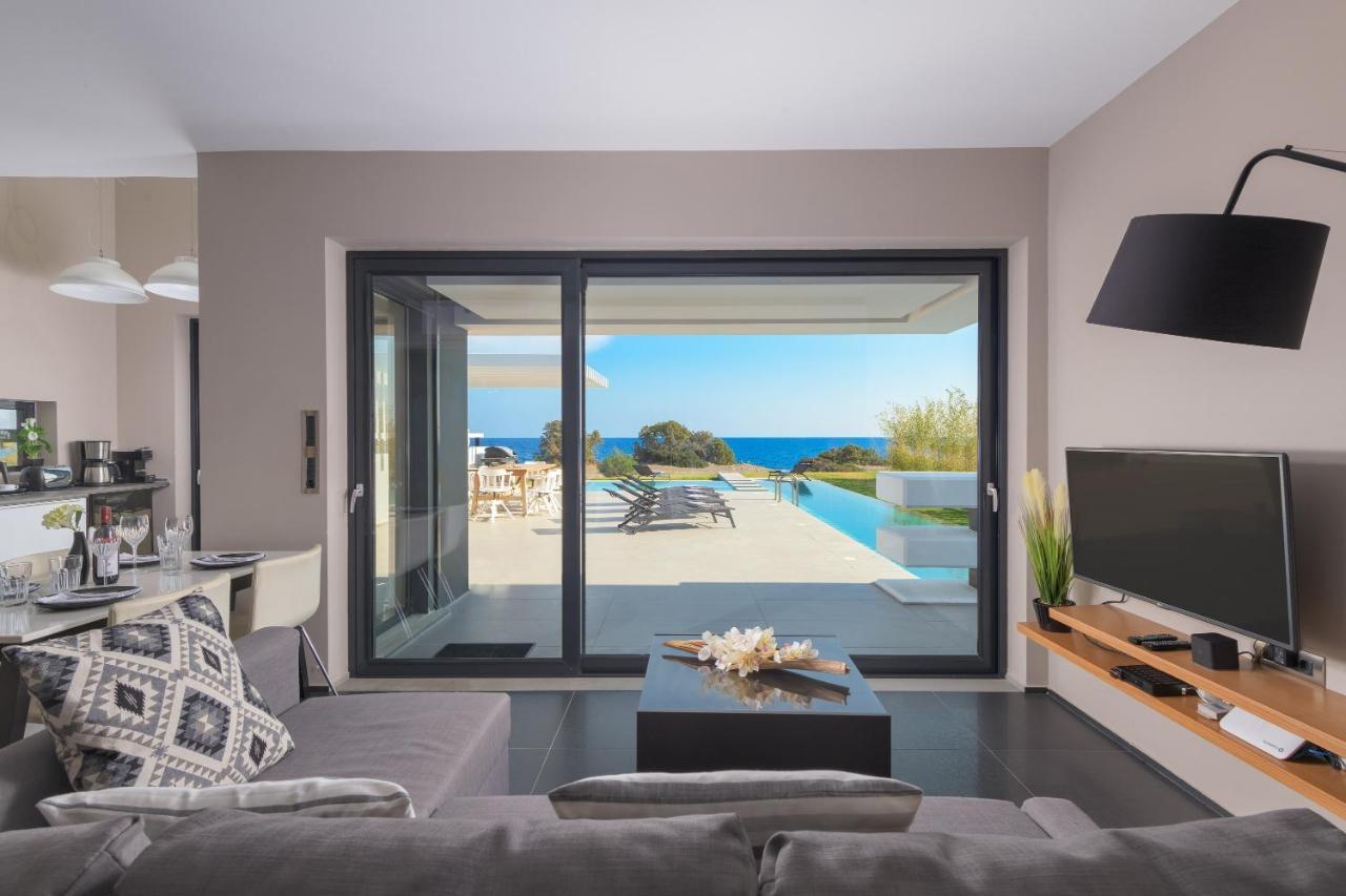 Albatross Front Villa Gennadi